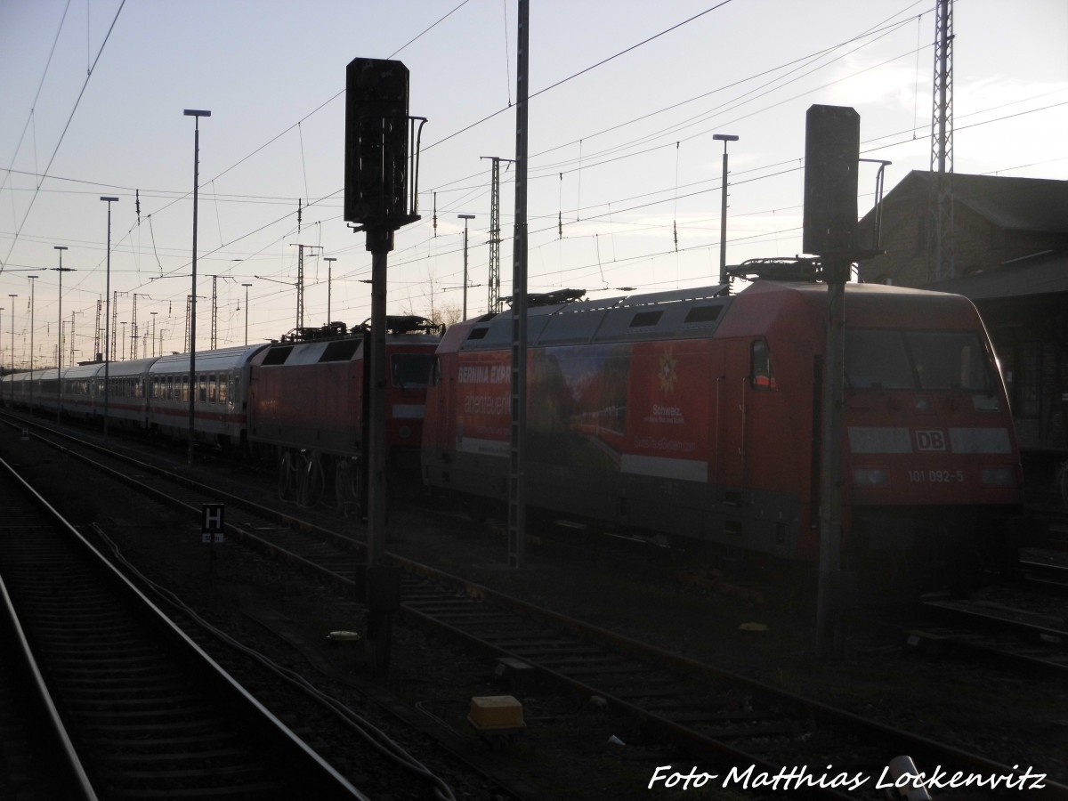 101 092 und 120 XXX abgestellt im Stralsunder Hbf am 19.12.15