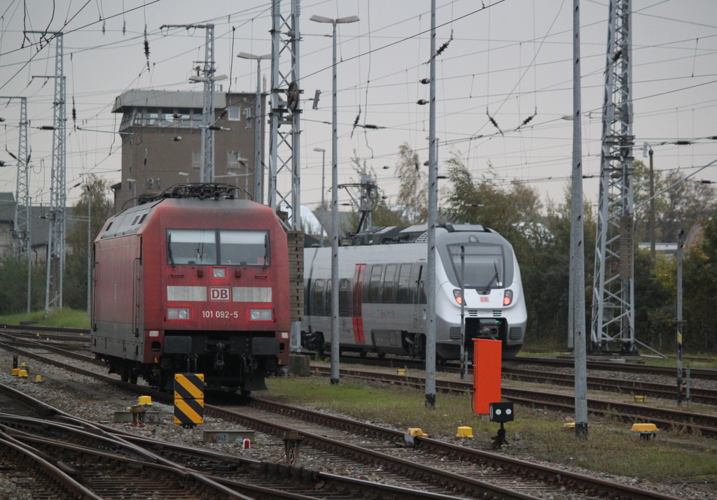 101 092-5 und 1442 677 abgestellt im Rostocker Hbf.14.10.2017