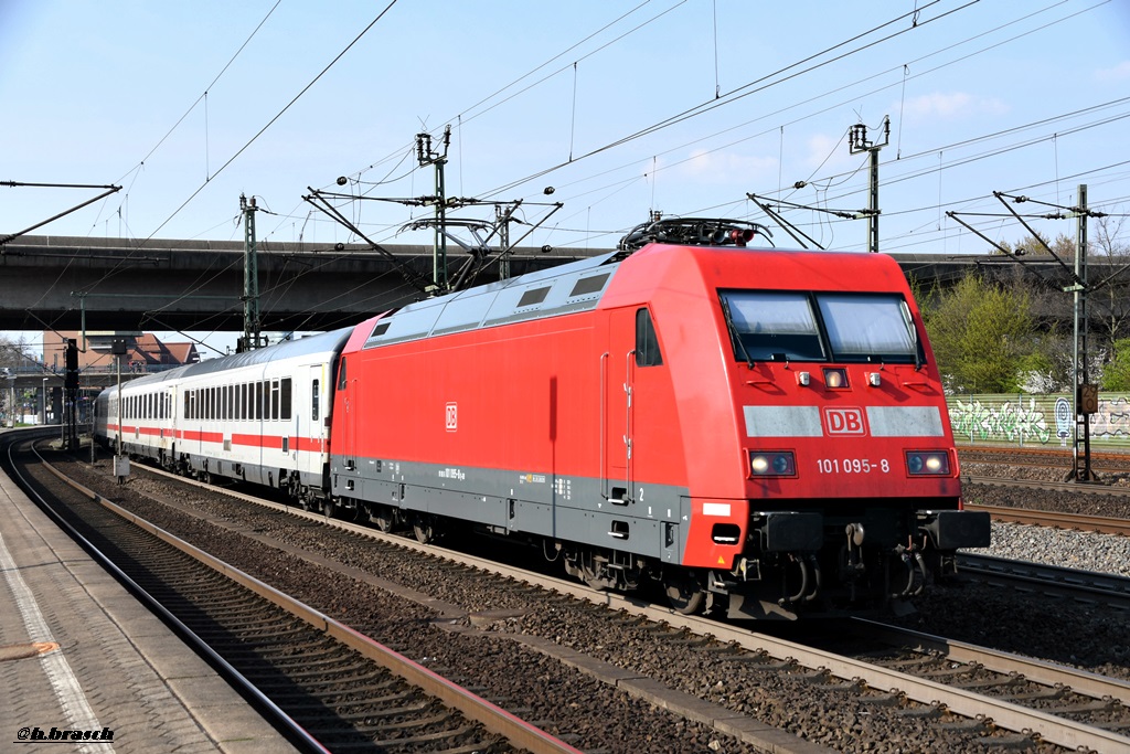 101 095-8 bei der abfahrt mit einen IC nach karlsruhe,harburg 06.04.19