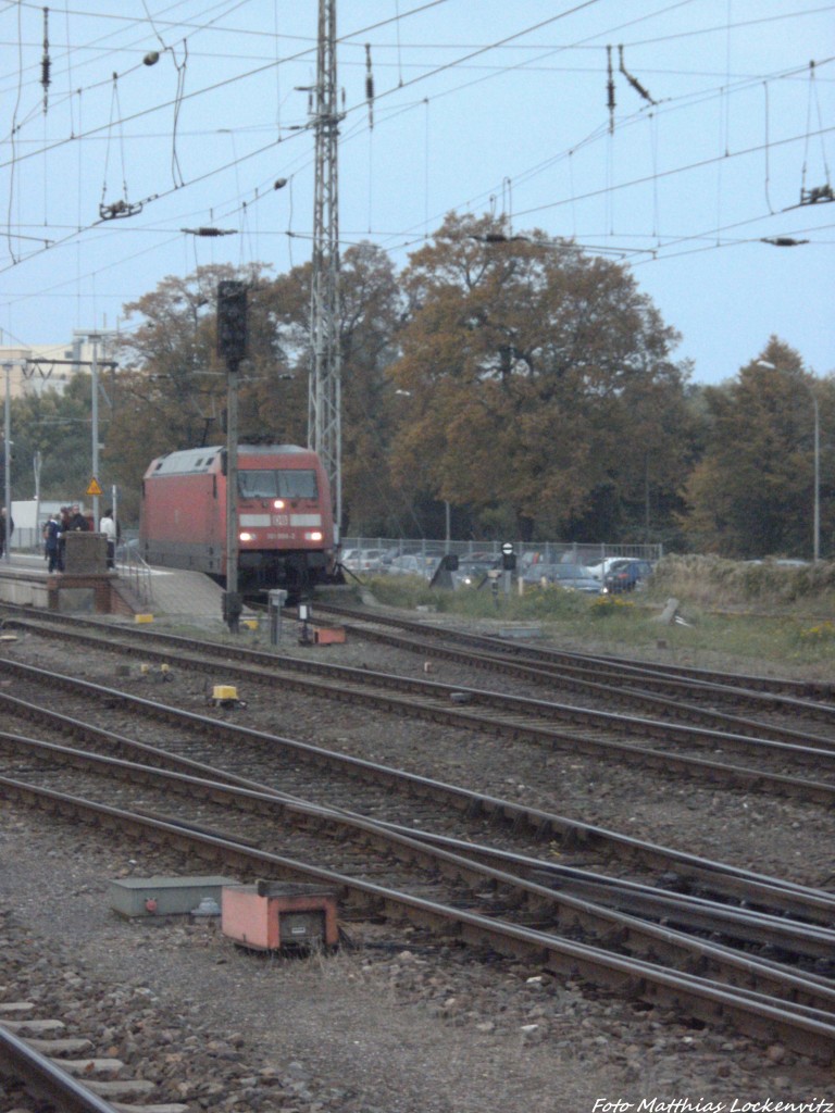 101 098-2 beim Rangieren im Bahnhof Stralsund Hbf am 12.10.13