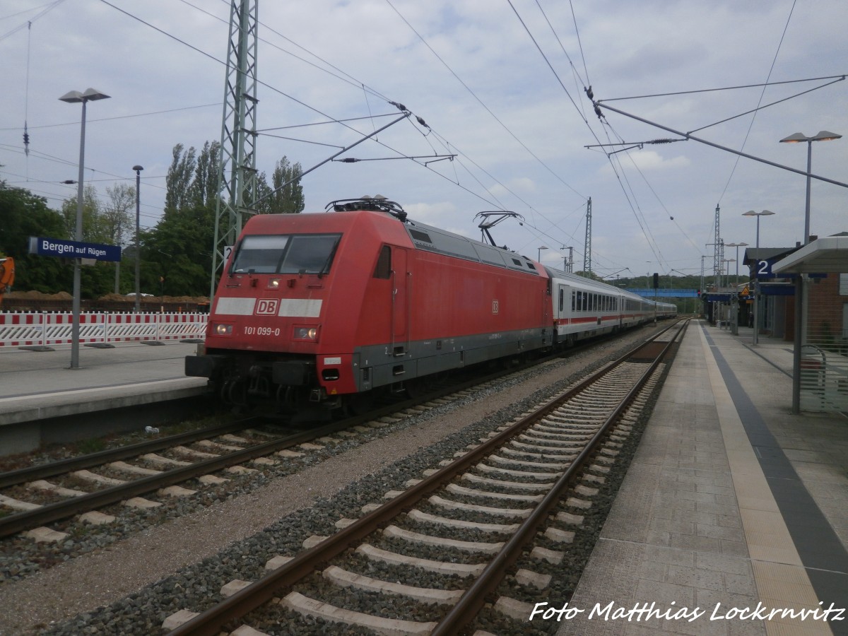 101 099 mit einem interCity beim einfahren in den Bergener Bahnhof am 29.5.15