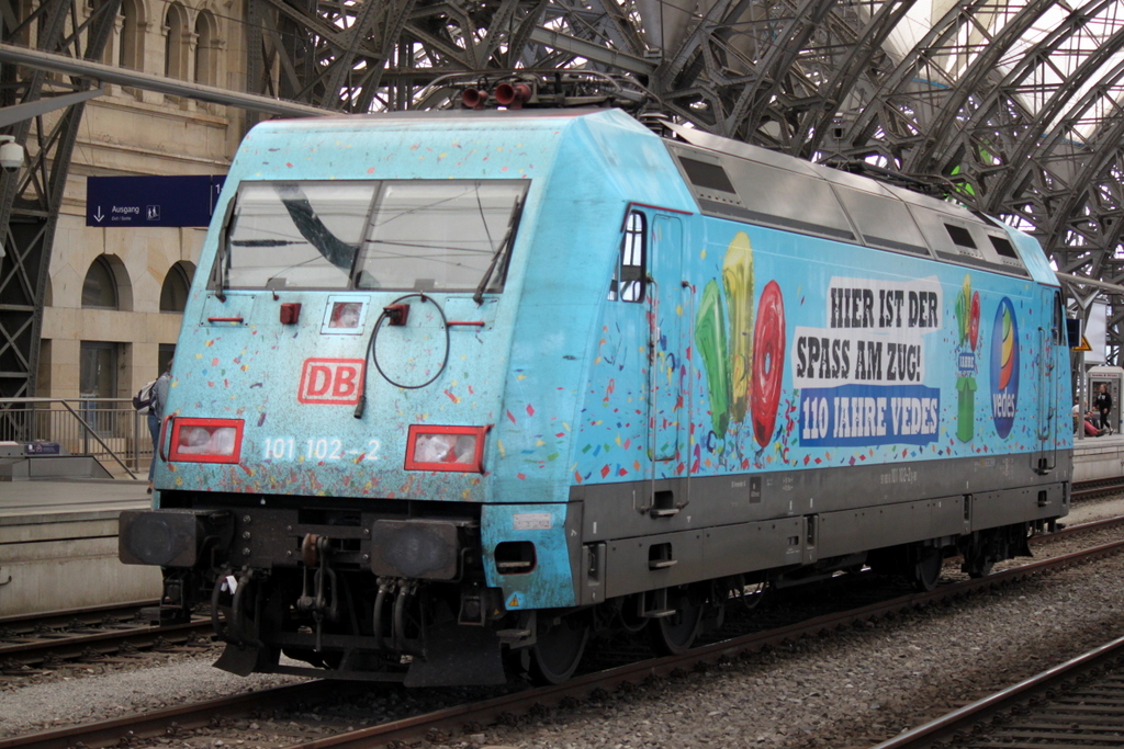 101 102-2 abgestellt am 09.07.2015 im Dresdener Hbf.