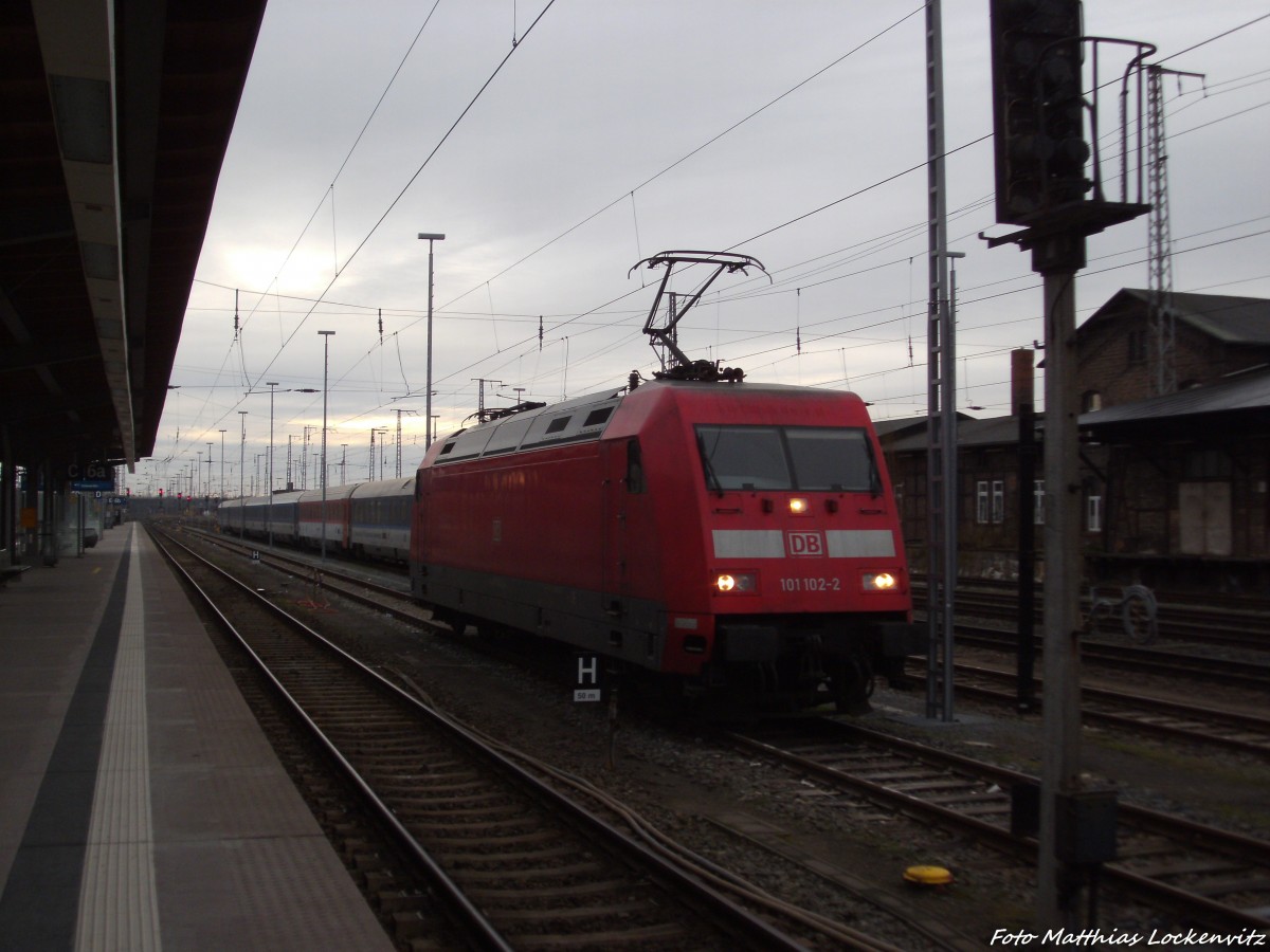 101 102-2 auf Rangierfahrt im Bahnhof Stralsund Hbf am 6.1.14