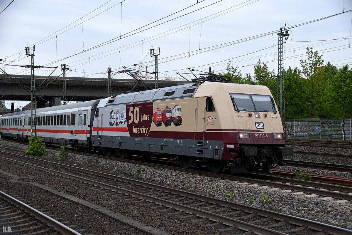 101 110-5 bei der abfahrt mit einen IC von hh-harburg,10.05.22