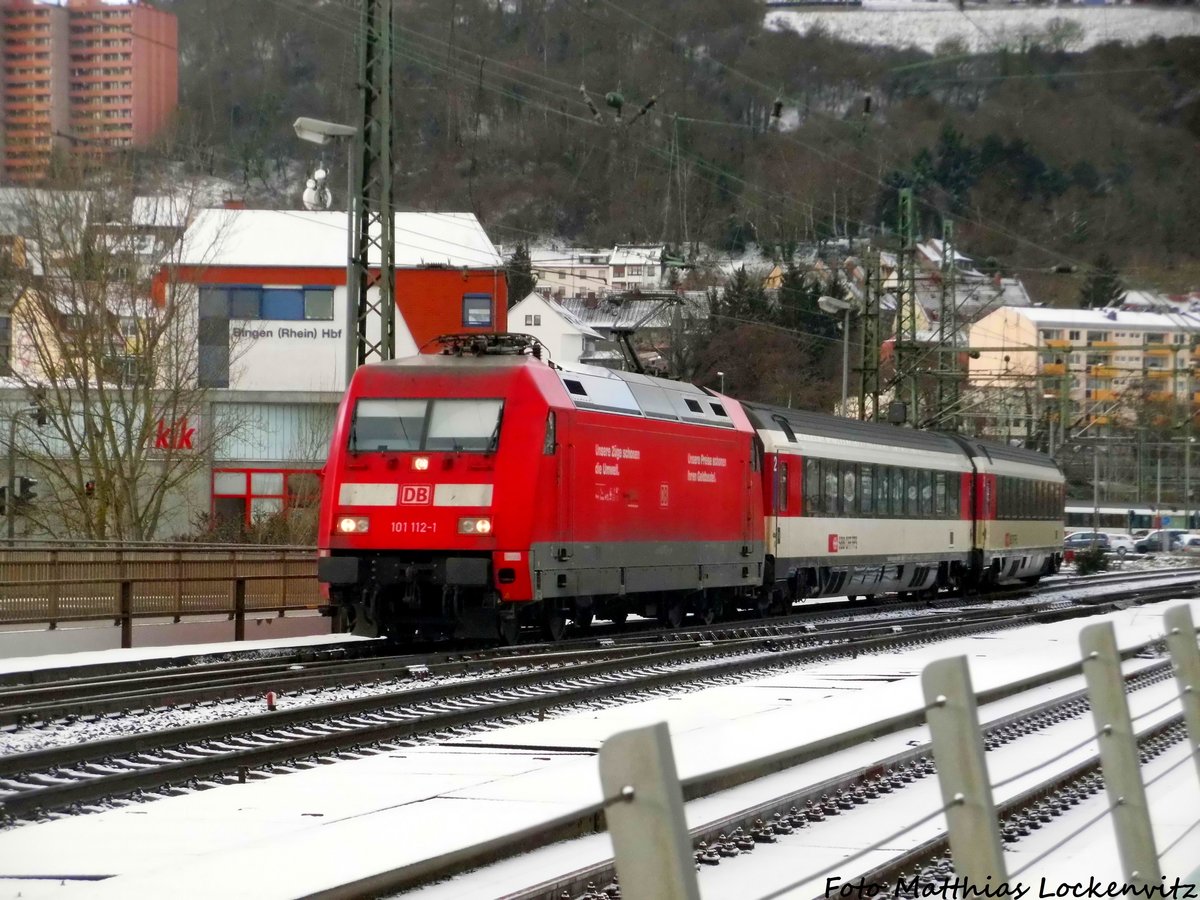 101 112-1 mit einem EuroCity (EC) verlsst den Bahnhof Bingen (Rhein) Hbf am 15.1.17