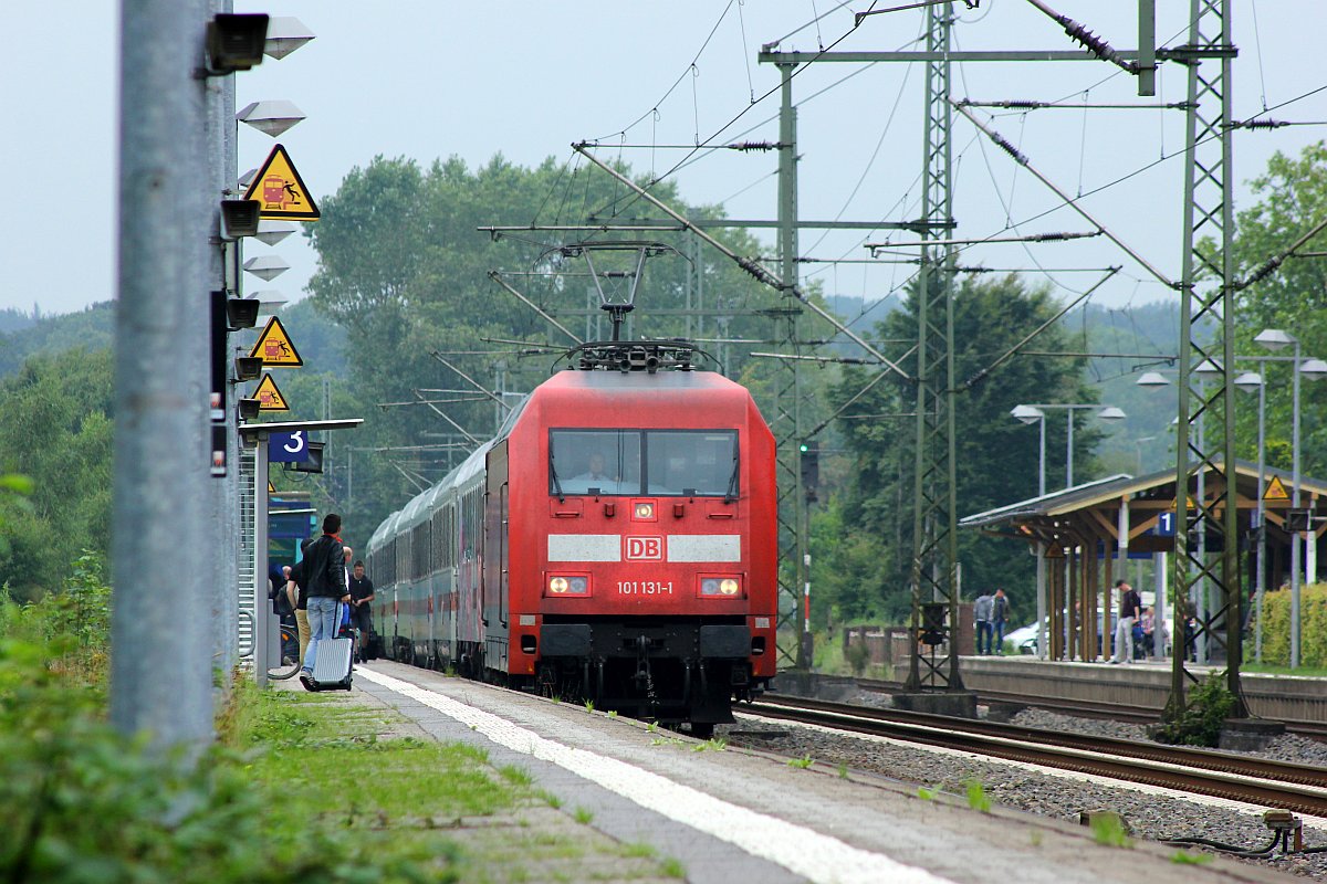 101 131-1 mit iC 2407 nach Köln in Schleswig. 18.08.2017
