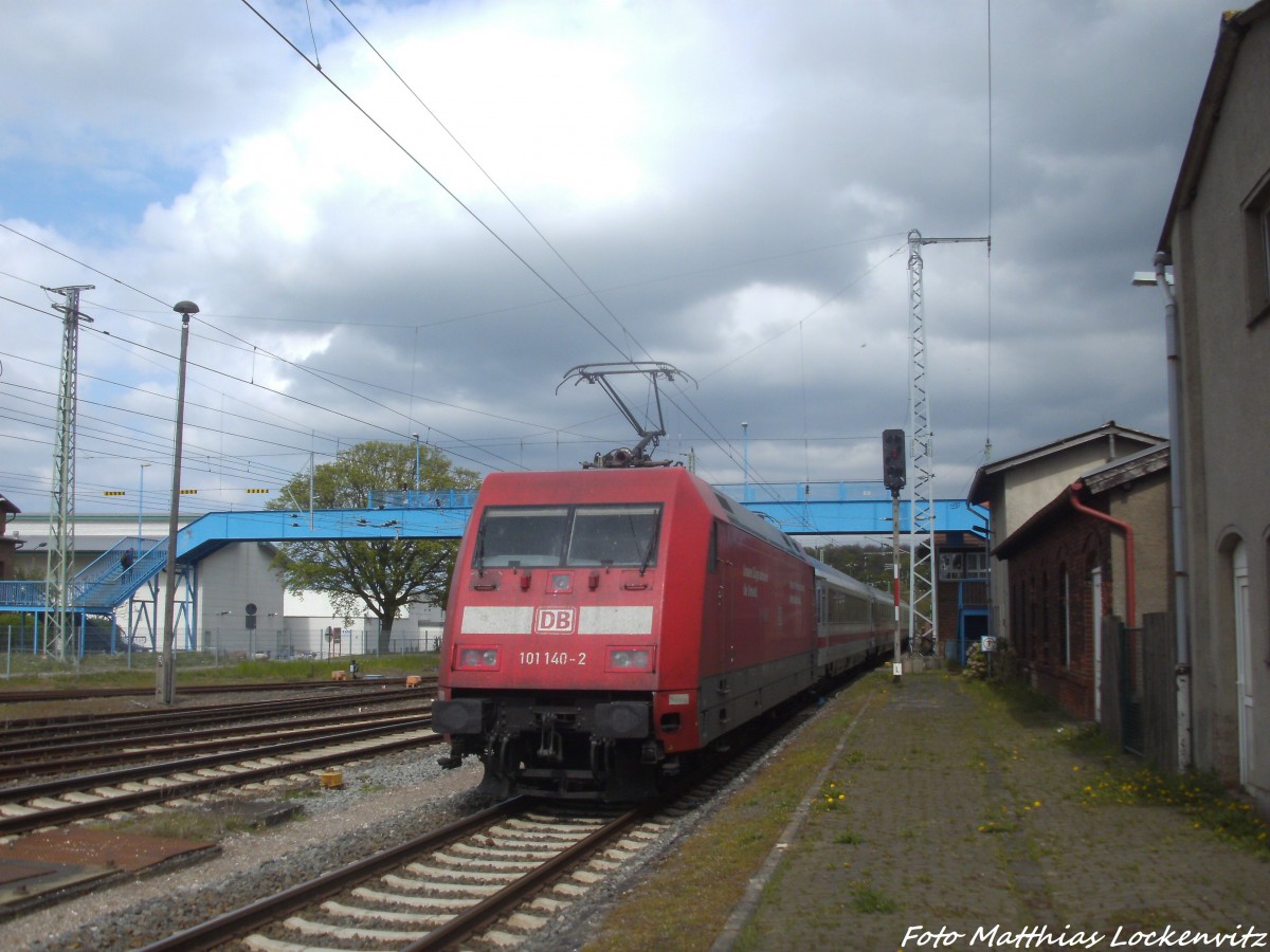 101 140-2 mit dem InterCity beim verlassen des Bahnhofs Bergen auf Rgen in Richtung Ostseebad Binz am 5.5.14