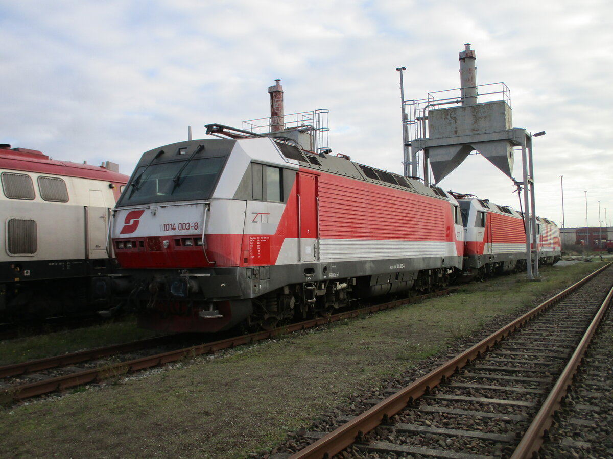 1014 003 unter dem Besandungsanlage in der Est Mukran am 27.November 2021.