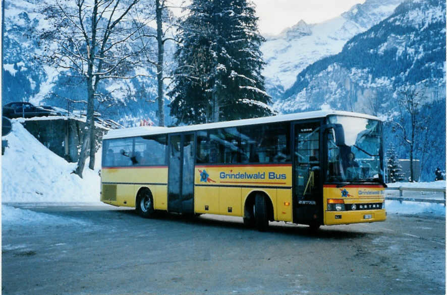 (102'907) - AVG Grindelwald - Nr. 16/BE 28'821 - Setra am 2. Januar 2008 beim Bahnhof Grindelwald