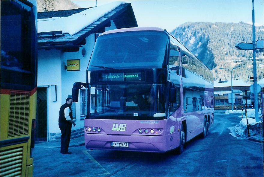 (104'414) - Aus Oesterreich: LVB Landeck - LA 115 AS - Neoplan am 19. Februar 2008 in Martina, Post