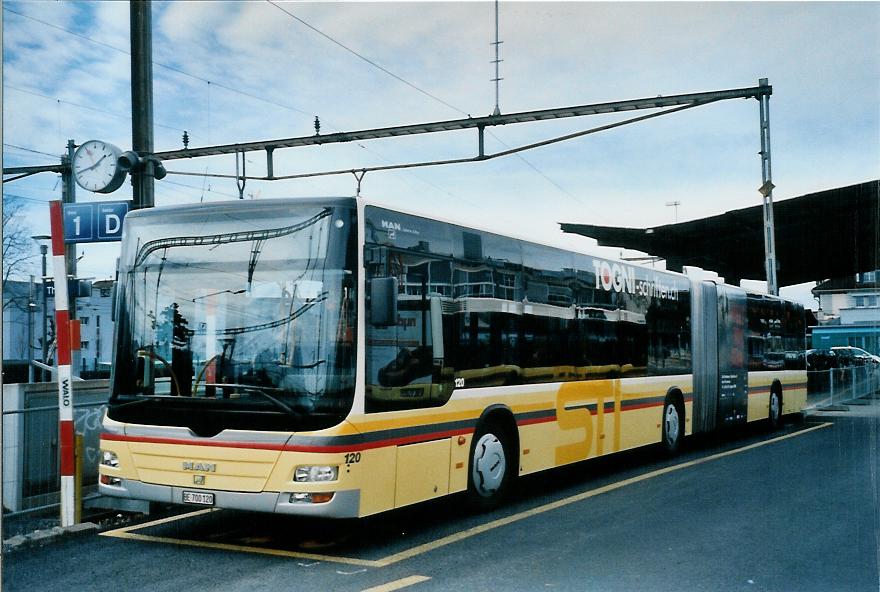 (105'033) - STI Thun - Nr. 120/BE 700'120 - MAN am 13. Mrz 2008 beim Bahnhof Thun (prov. Haltestelle)