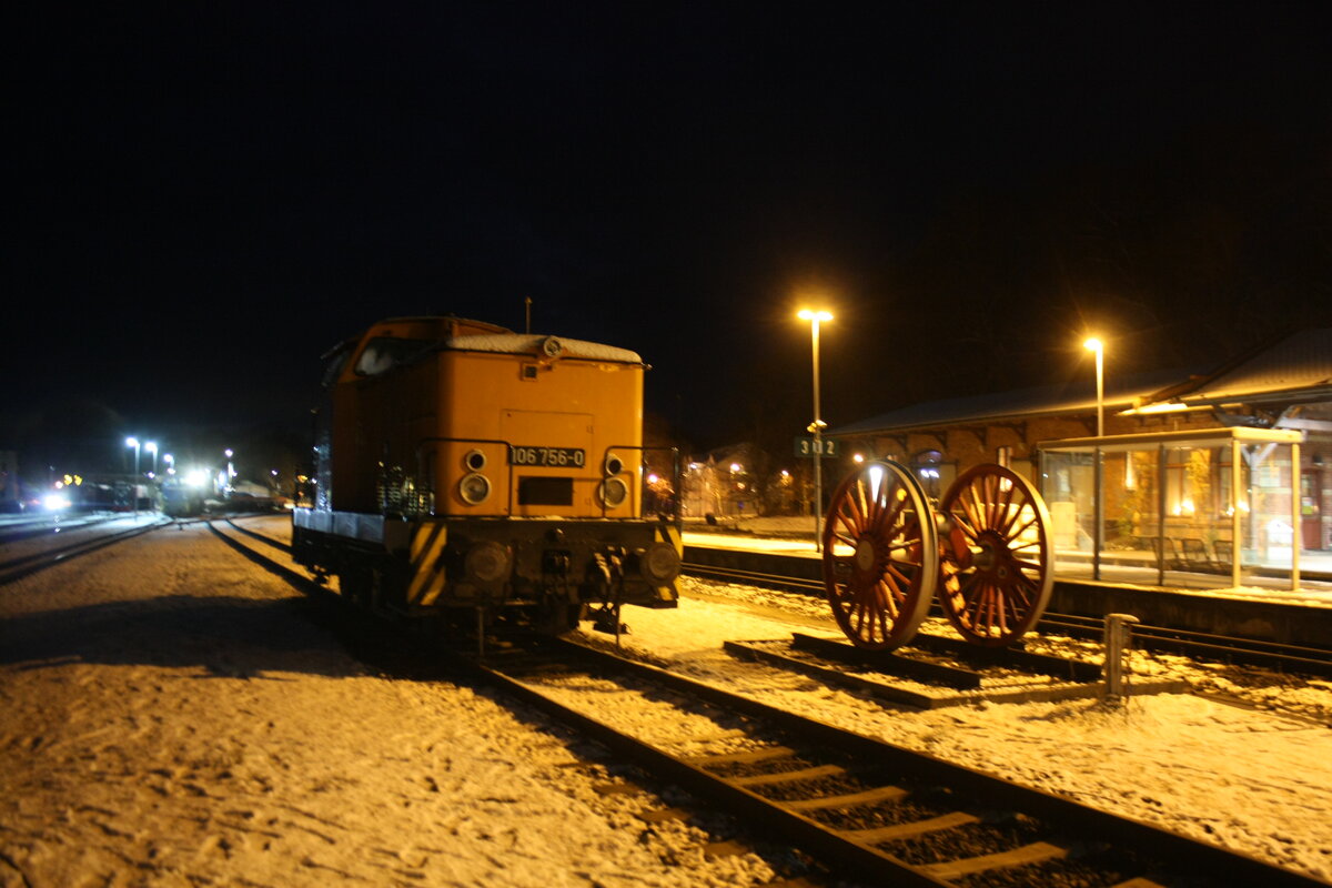 106 756 (346 756) der PRESS abgestellt im Bahnhof Putbus am 21.12.21