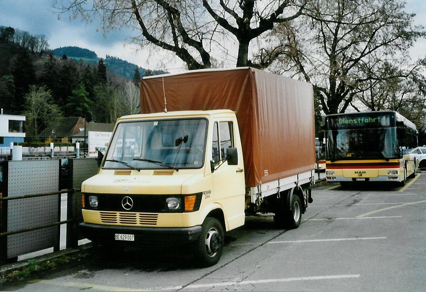 (106'129) - Aus dem Archiv: STI Thun - Nr. 244/BE 629'007 - Mercedes (ex Nr. 144) am 1. April 2008 beim Bahnhof Thun (prov. Haltestelle)