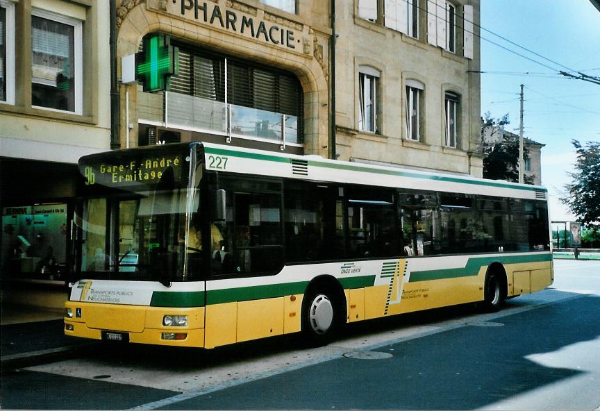 (109'904) - TN Neuchtel - Nr. 227/NE 111'227 - MAN am 2. August 2008 in Neuchtel, Place Pury