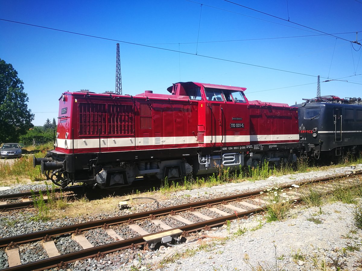 110 001 (204 900) der EBS im Bahnhof Naumburg (Saale) Hbf am 2.7.18