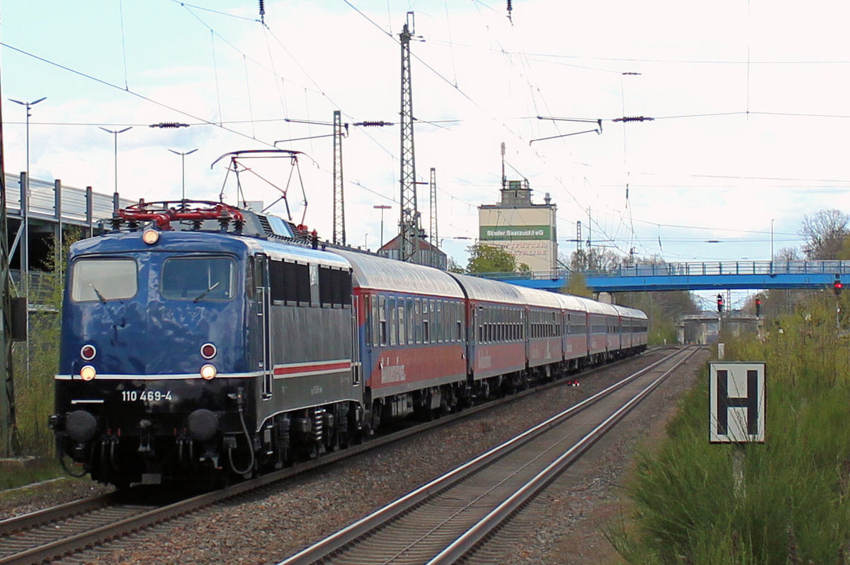 110 469-4 mit den HKX (Hamburg->Köln) am Haken. Tostedt den 17.04.2017