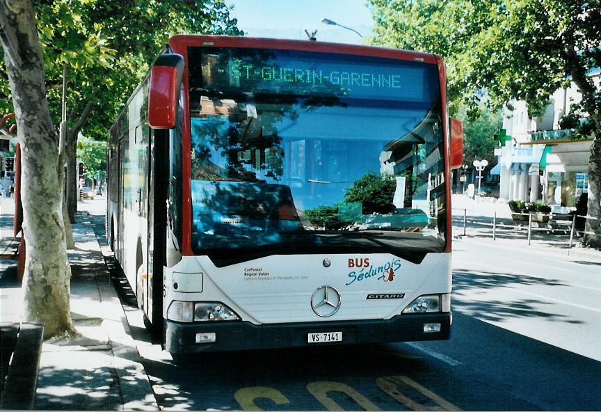 (110'023) - Lathion, Sion - Nr. 67/VS 7141 - Mercedes am 3. August 2008 beim Bahnhof Sion