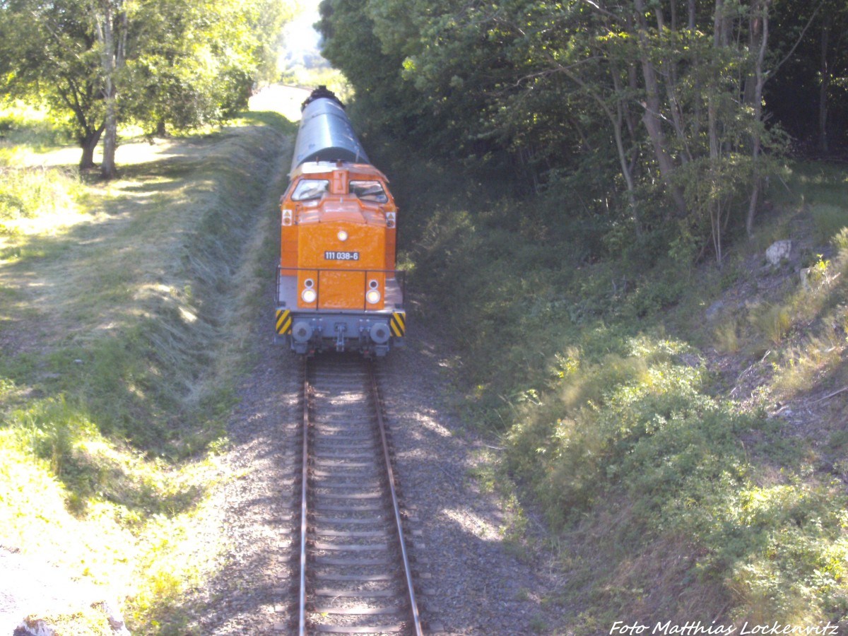 111 038 an der Front und 52 8079 als Schlusslicht unterwegs nach Bergen auf Rügen am 15.6.14