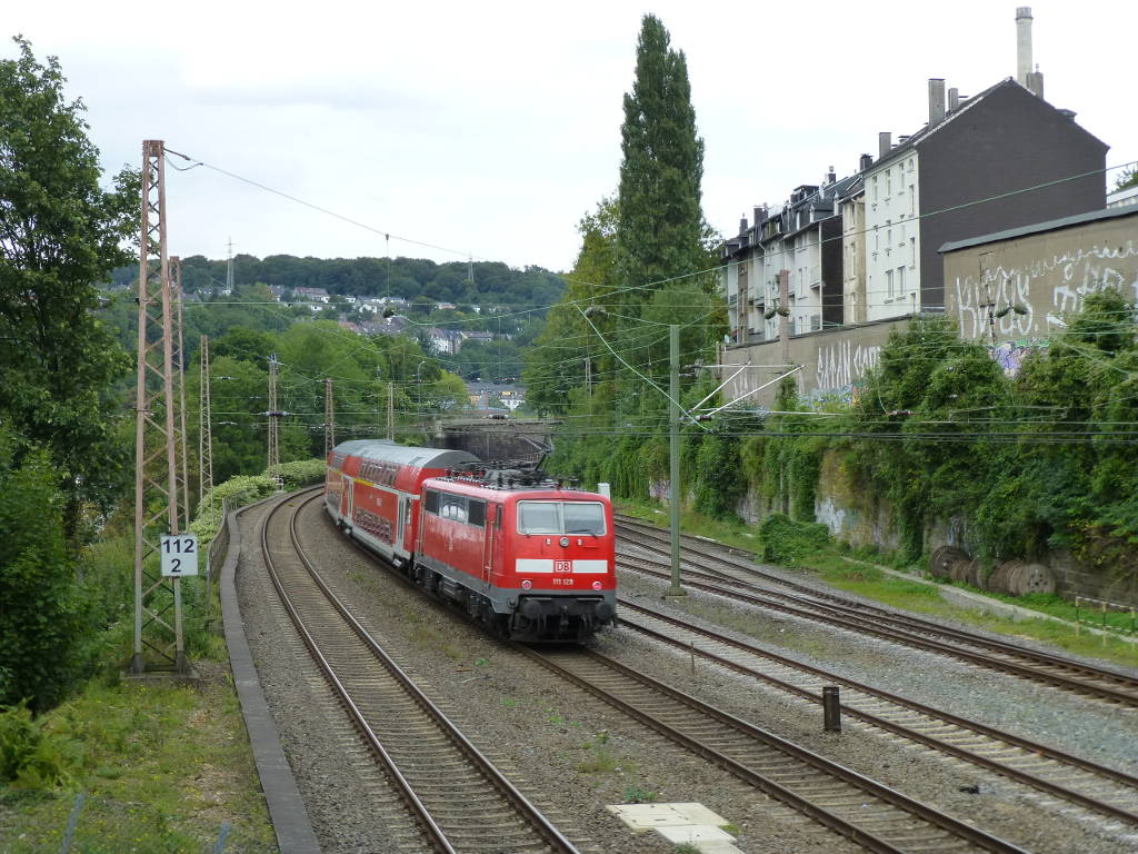 111 129 mit einem RE nach Dortmund, Nähe Bahnhof Zoologischer Garten, 21.9.15