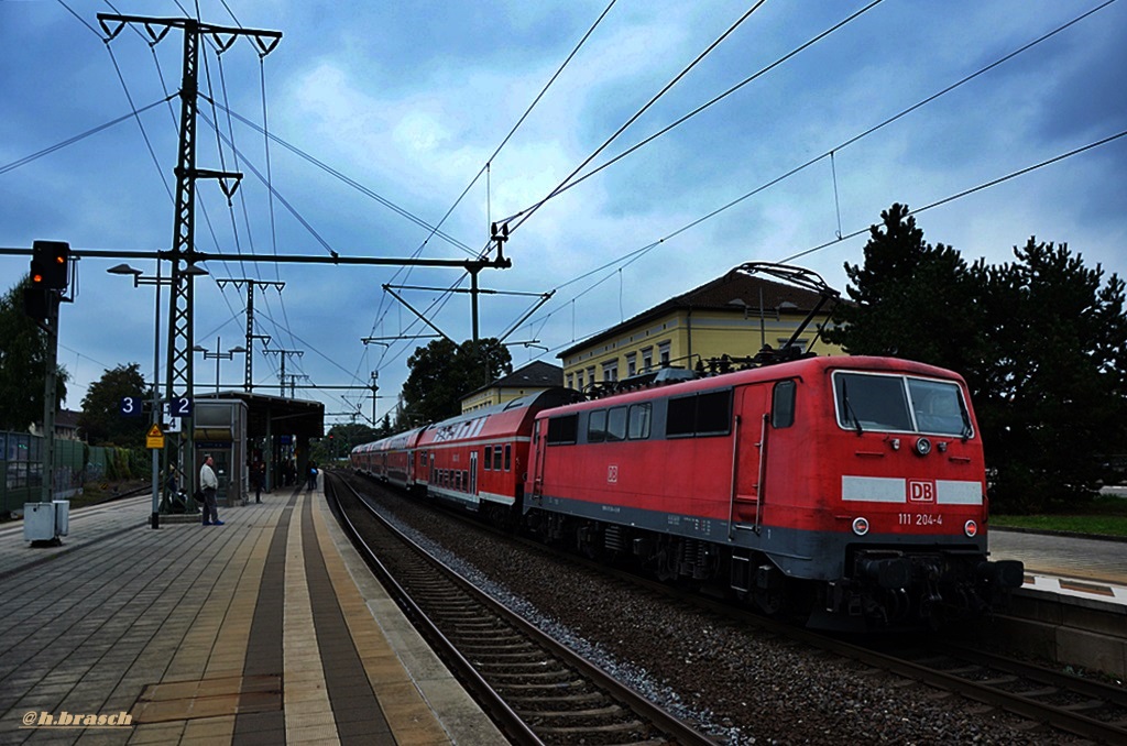 111 204-4 stand am 26.09.14 mit einen regionalzug im bhf lehrte