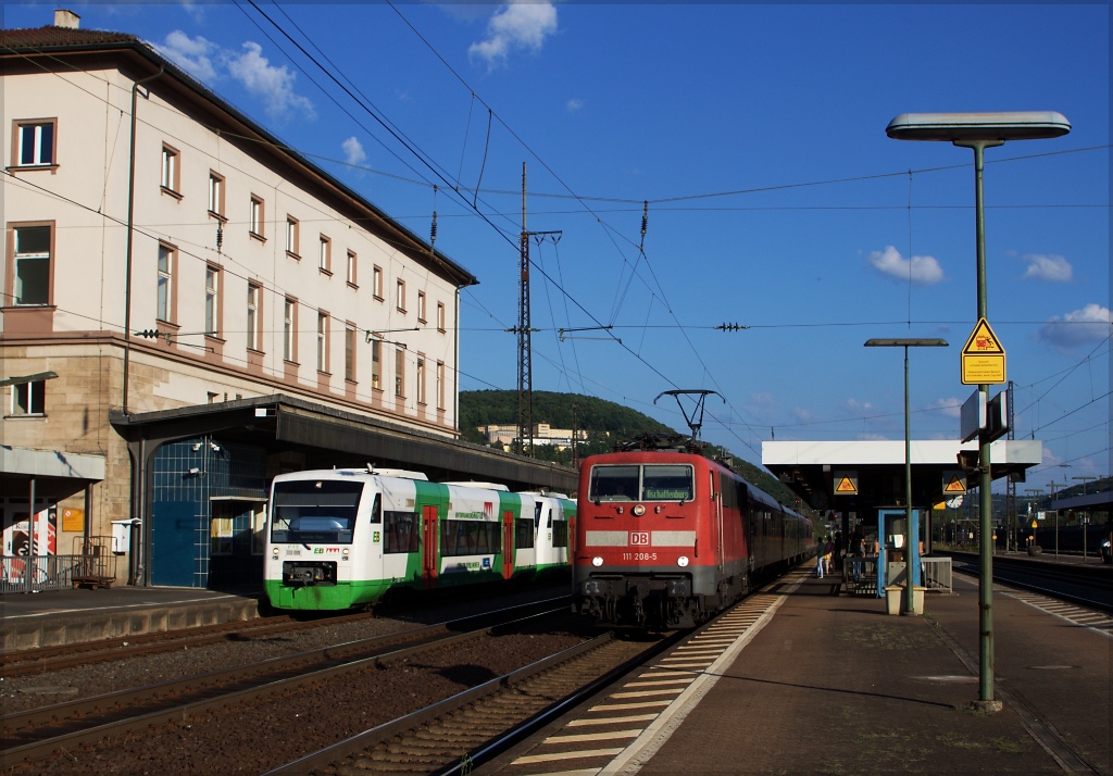 111 208 mit einem Radlsonderzug und EB VT 018 am 10.08.13 in Gemnden (Main)