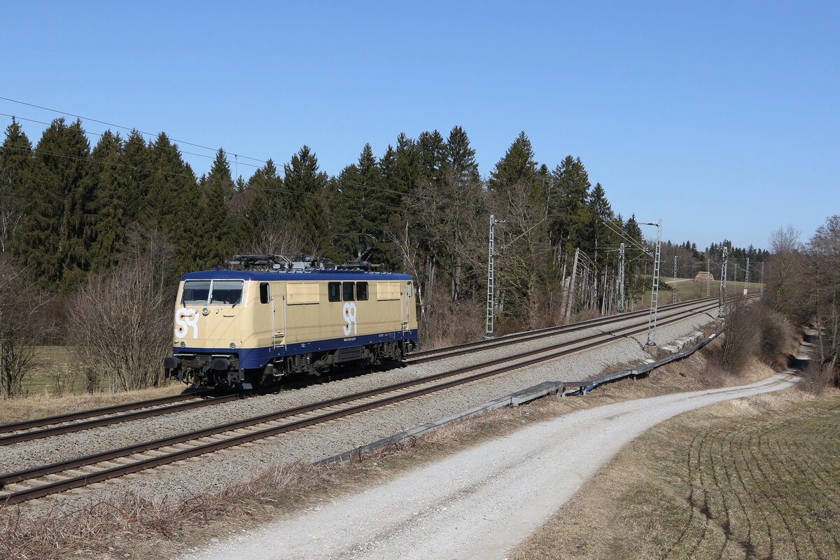 111 223 von  SMARTRAIL  aus Freilassing kommend am 10. Mrz 2022 bei Grabensttt im Chiemgau.