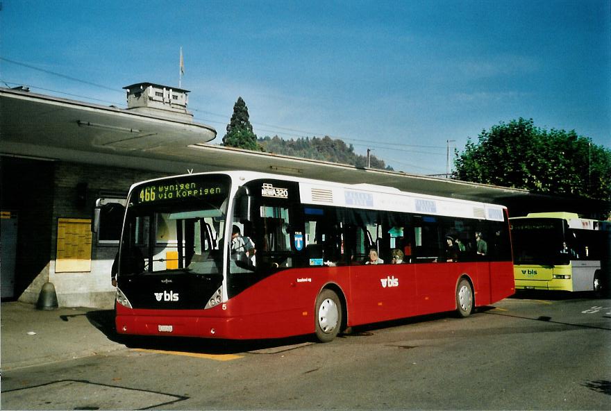 (111'415) - Busland, Burgdorf - Nr. 5/BE 530'606 - Van Hool (ex AOE Langnau Nr. 5) am 11. Oktober 2008 beim Bahnhof Burgdorf