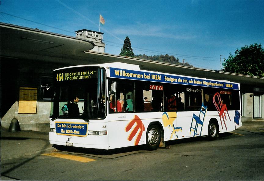 (111'423) - Busland, Burgdorf - Nr. 32/BE 567'512 - Volvo/Hess (ex AAGK Koppigen Nr. 12) am 11. Oktober 2008 beim Bahnhof Burgdorf