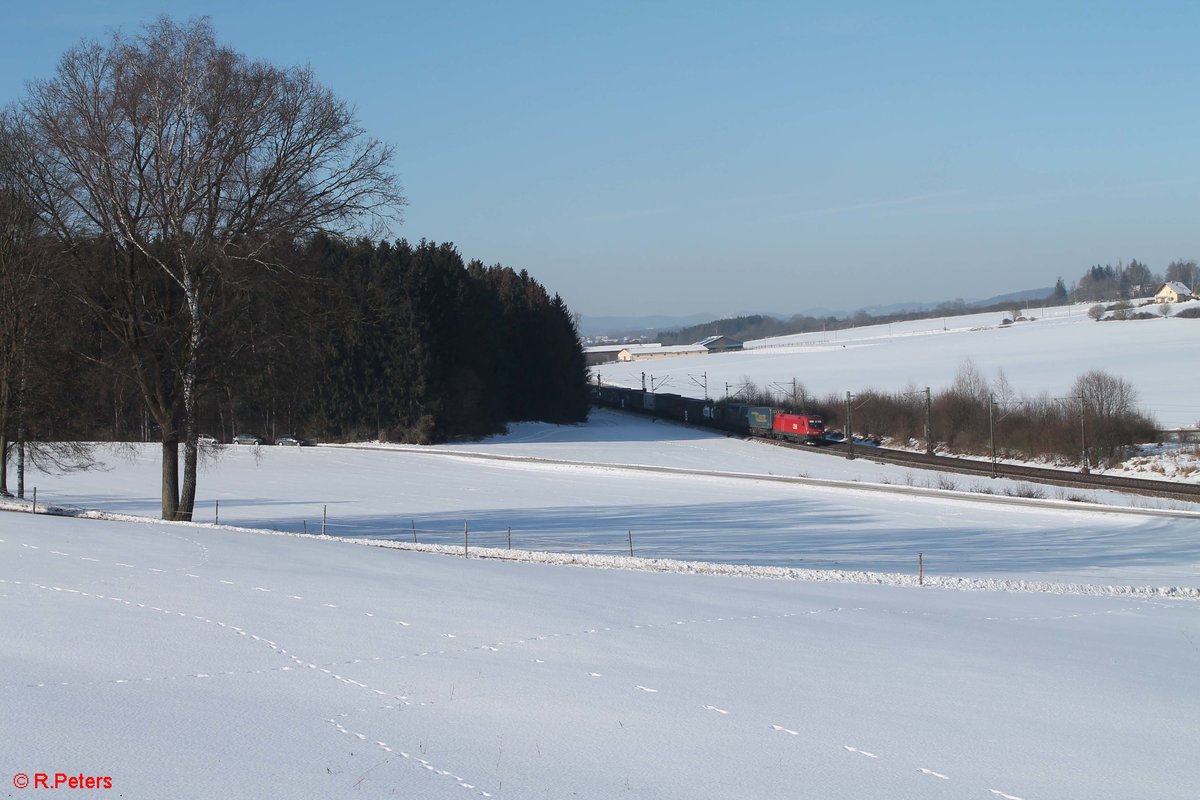 1116 074-4 zieht einen LKW-Walter bei Sinsgrün. 19.01.17