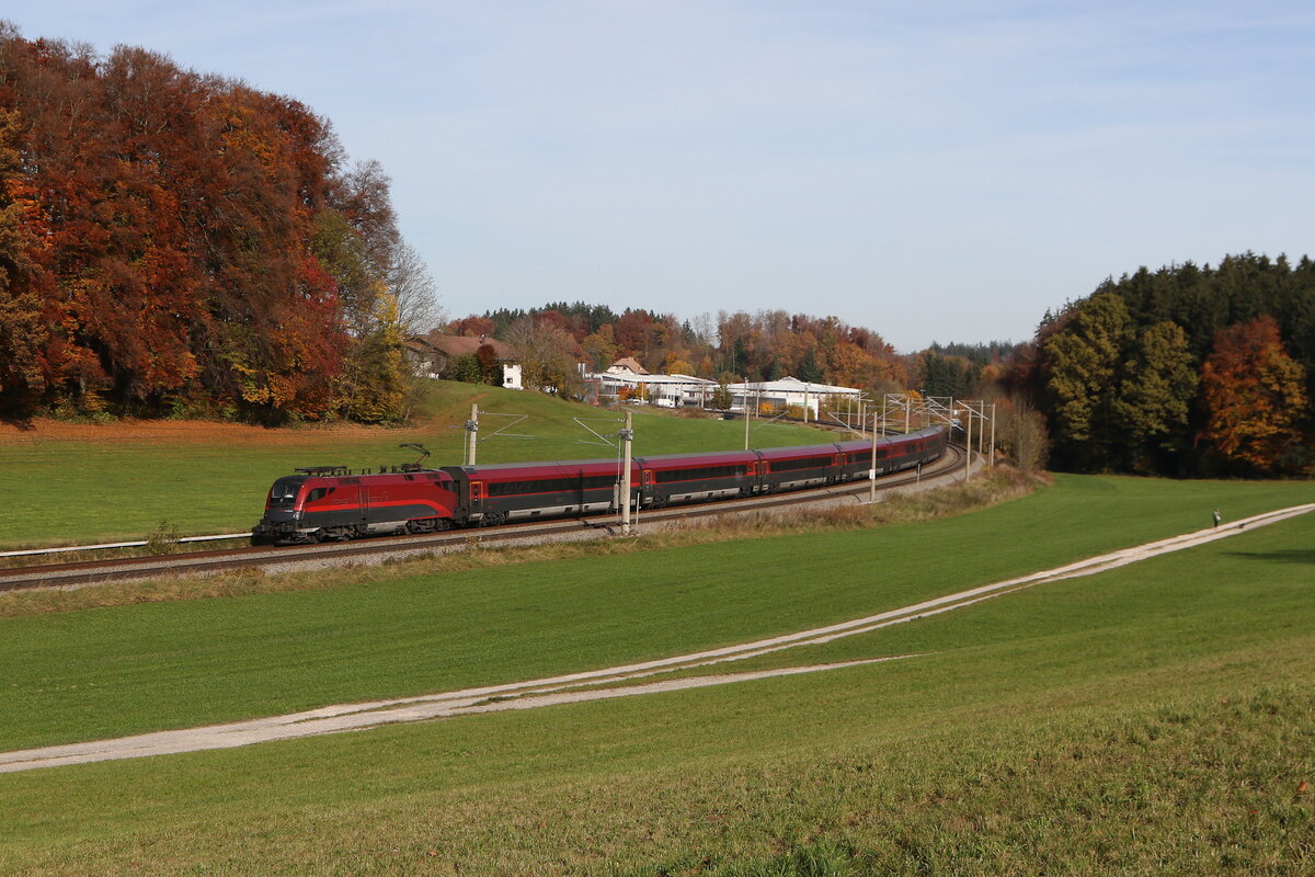 1116 202 aus Salzburg kommend am 31. Oktober 2025 bei Axdorf im Chiemgau.