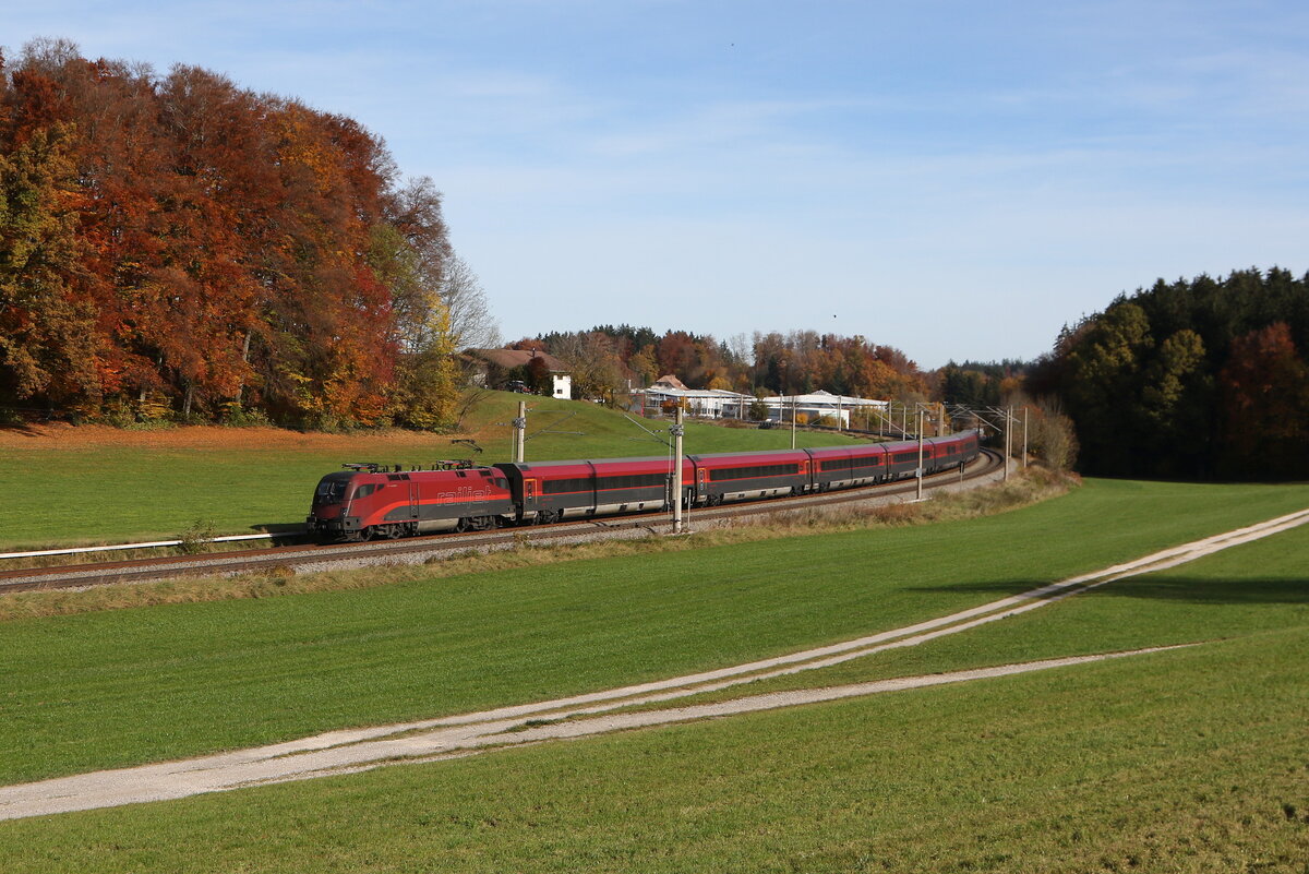 1116 207 aus Salzburg kommend am 31. Oktober 2025 bei Axdorf im Chiemgau.