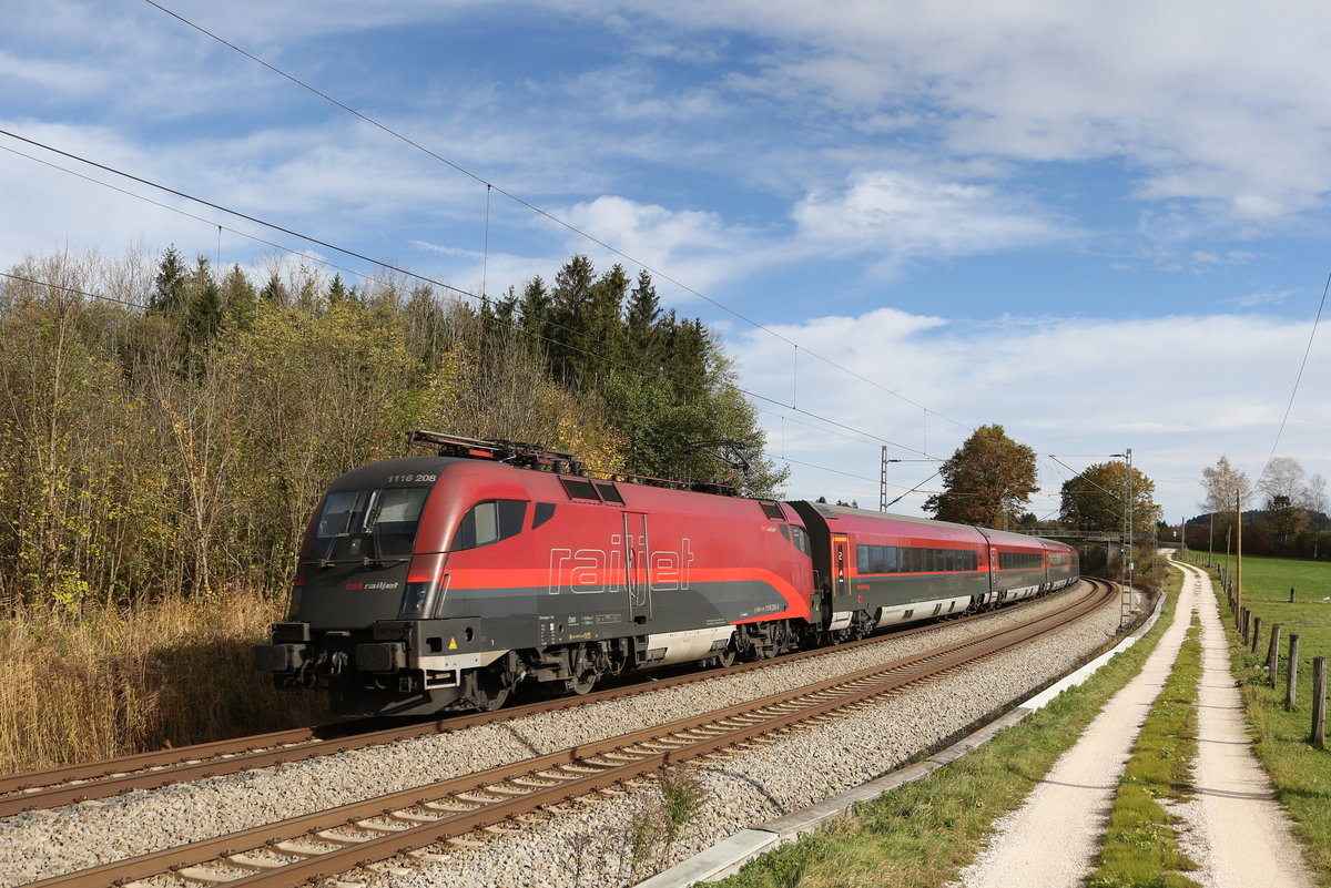 1116 208 aus Salzburg kommend am 3. November 2019 bei Grabensttt.