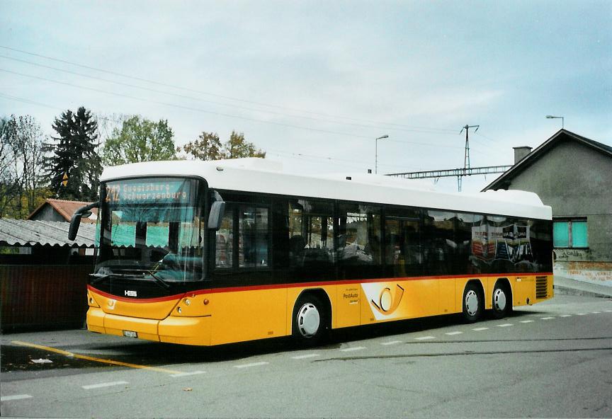 (111'828) - Engeloch, Riggisberg - Nr. 7/BE 447'403 - Scania/Hess am 9. November 2008 beim Bahnhof Schwarzenburg