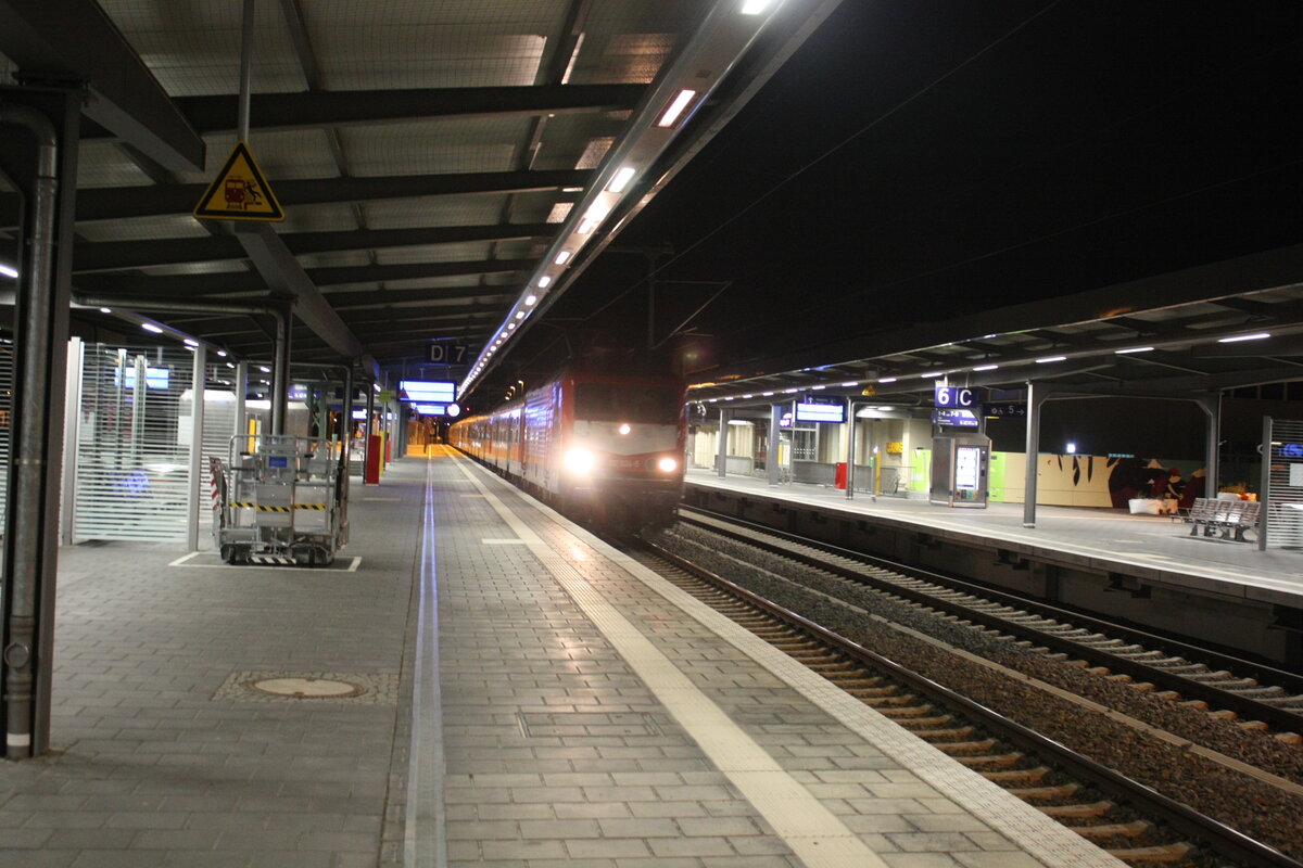 112 024 der WFL mit einem Leerpark im Bahnhof Magdeburg Hbf am 2.4.22