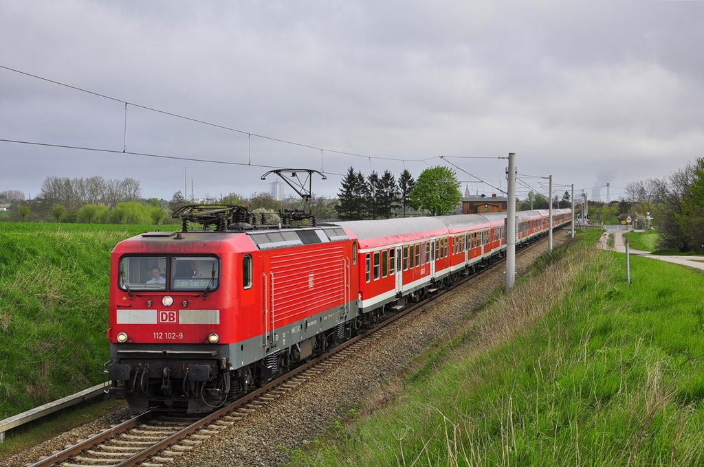 112 102 mit einem Kreuzfahrersdz nach Berlin,hier am 04.05.16 in Gragetopshof.