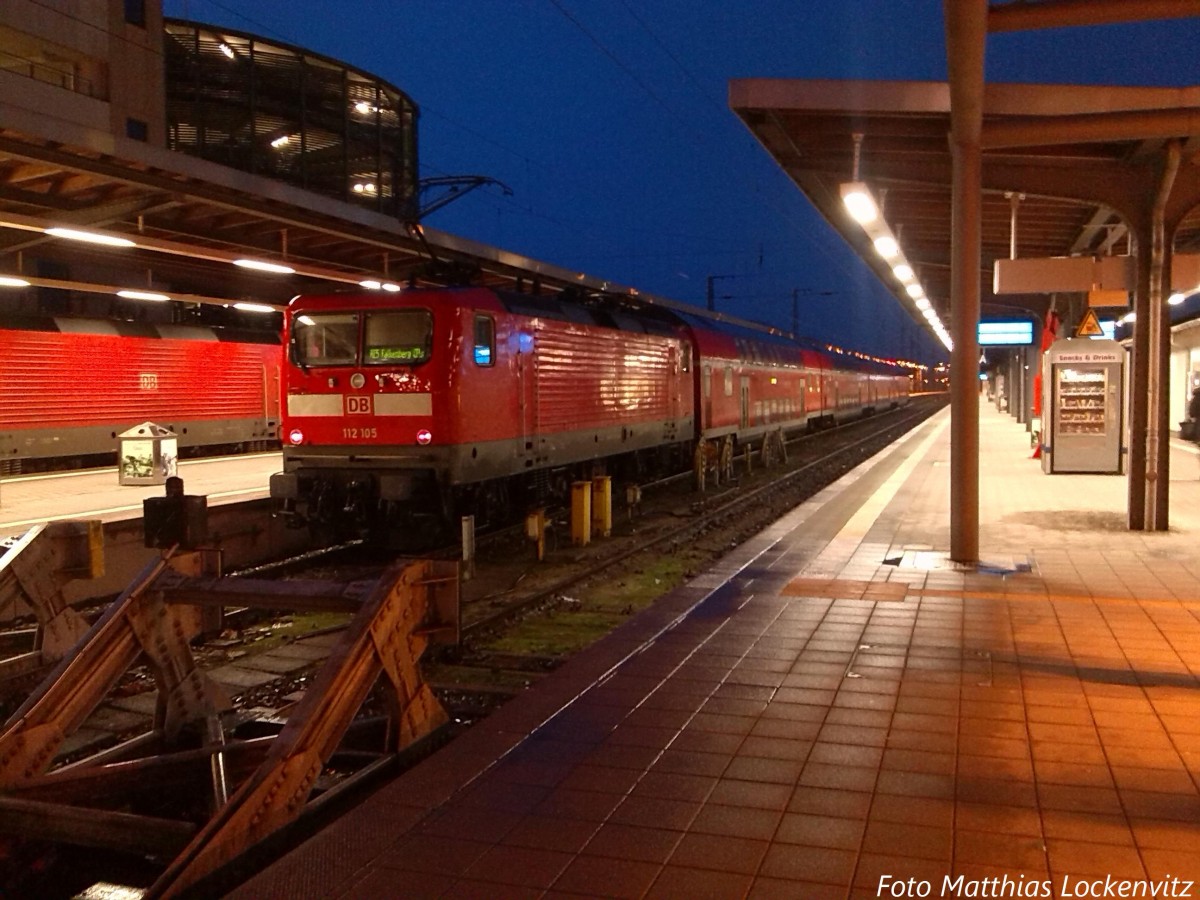 112 105 als RE5 mit ziel Falkenberg (Elster) im Bahnhof Stralsund Hbf am 14.2.14