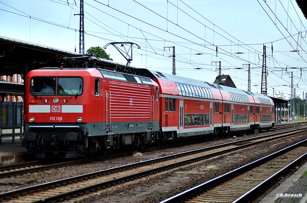 112 138,stand mit einen RE im bahnhof standal,11.07.15