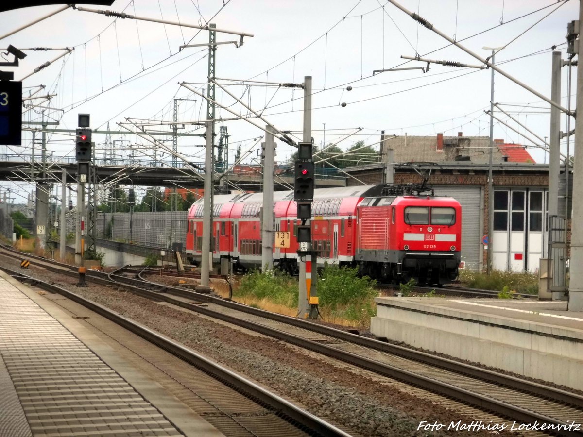 112 139 beim verlassen Bitterfelder Bahnhofs in Richtung Magdeburg Hbf am 14.7.16