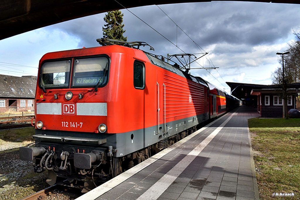 112 141-7 stand mit den RE7 nach hamburg,im bf flensburg,31.03.16