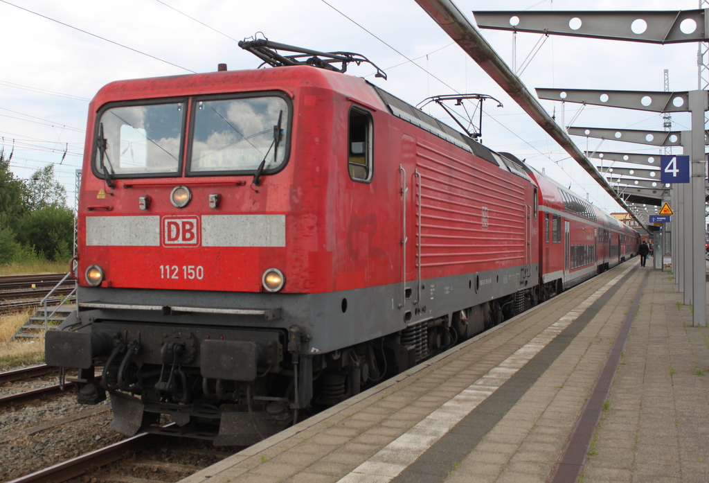 112 150(NAH.SH)mit RE 4310 von Rostock Hbf nach Hamburg Hbf kurz vor der Ausfahrt im Rostocker Hbf.13.07.2018