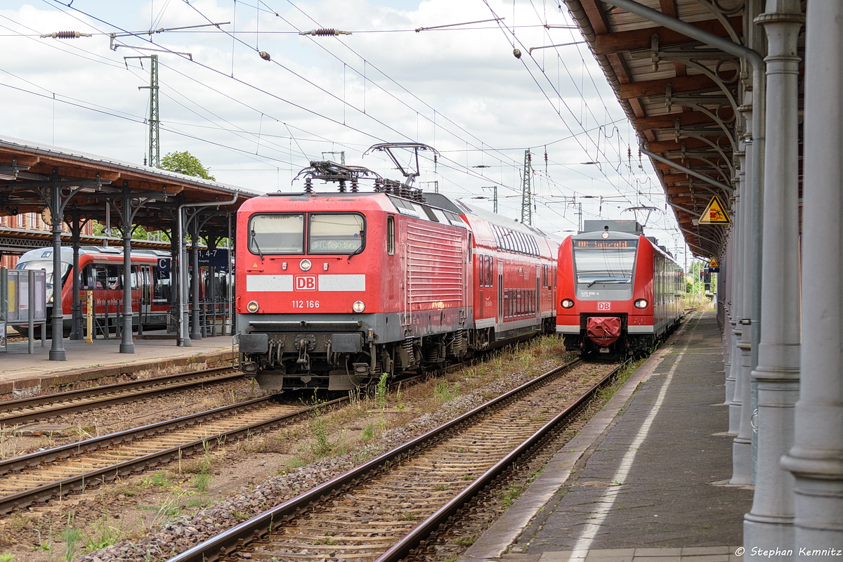 112 166 mit einer leeren Dostos Garnitur von Magdeburg-Buckau nach Salzwedel in Stendal. 04.07.2017