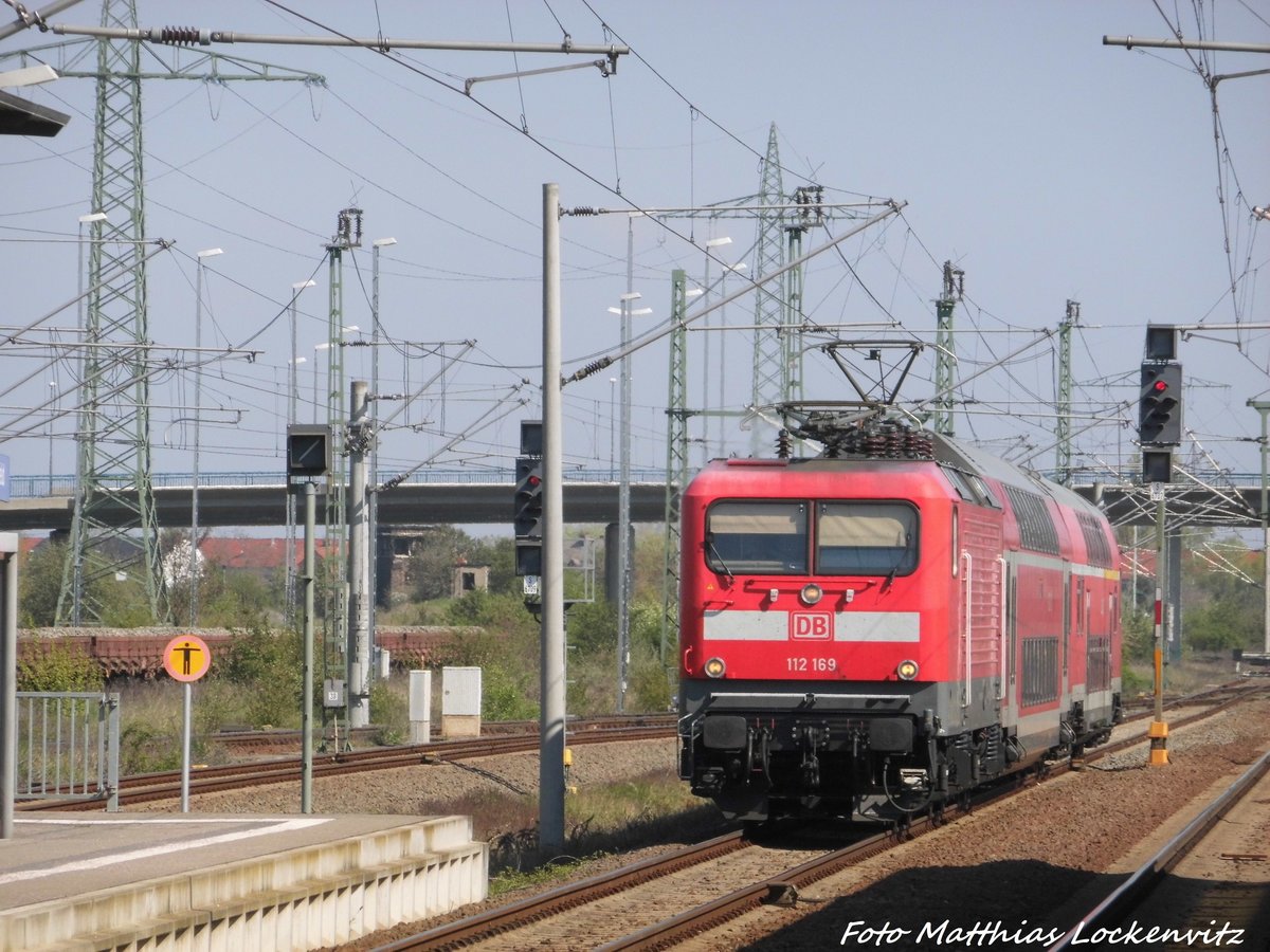 112 169 bei der Einfahrt in den Bitterfelder Bahnhof am 2.5.16