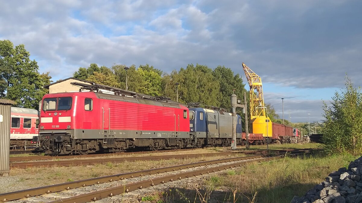 112 189 und 143 173-3 abgestellt im BW Glauchau. 03.20.23