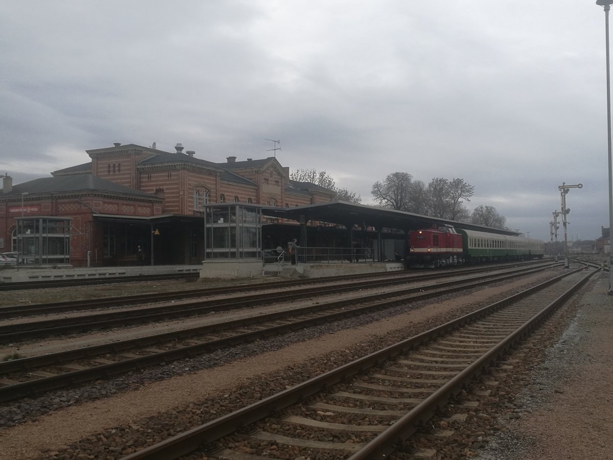 112 565 mit dem Sonderzug im Bahnhof Bernburg am 3.3.19