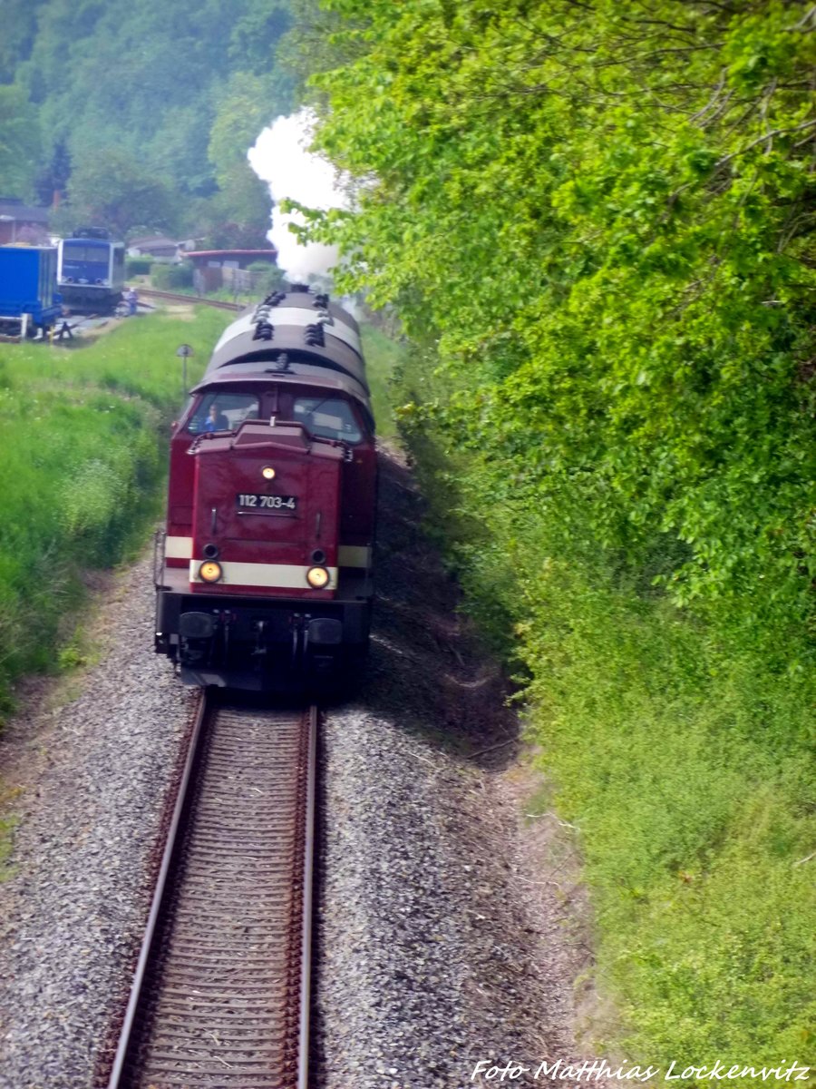 112 703 (203 230) mit der 91 134 am Zugschluss unterwegs nach Bergen auf Rgen am 21.5.16