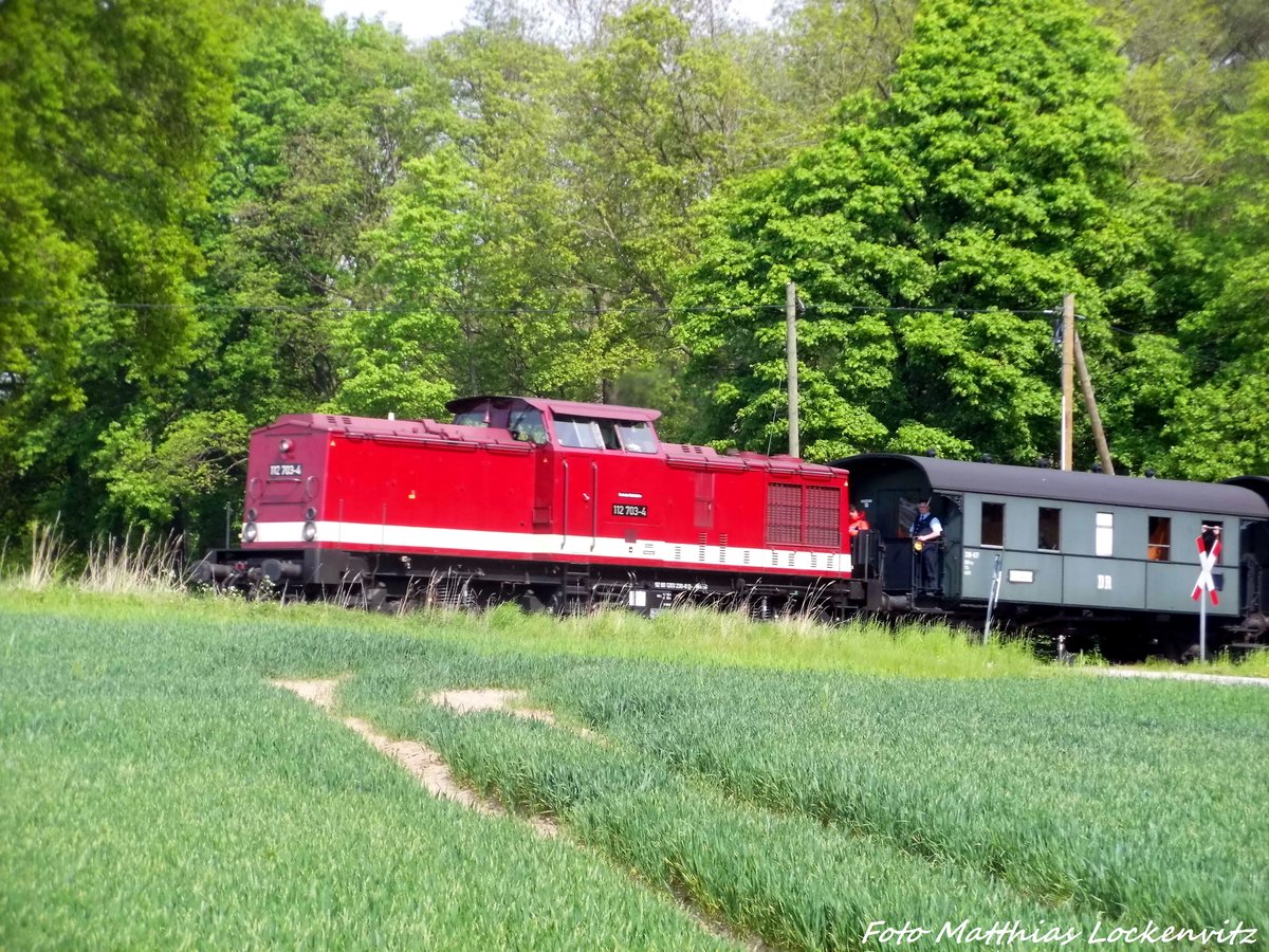 112 703 (203 230) unterwegs nach Bergen auf Rgen. Aufnahme in der nhe von Neklade am 21.5.16