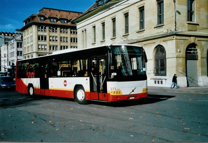 (112'018) - VR La Chaux-de-Fonds - Nr. 271/NE 114'471 - Volvo am 10. November 2008 beim Bahnhof La Chaux-de-Fonds