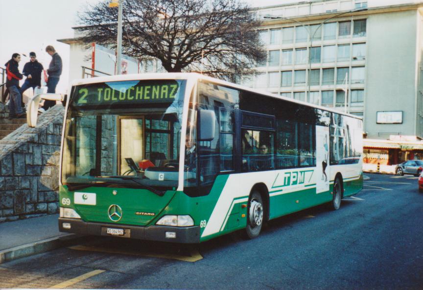 (113'214) - TPM Morges - Nr. 69/VD 364'962 - Mercedes am 22. Dezember 2008 beim Bahnhof Morges