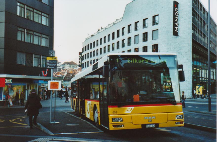 (113'311) - PostAuto Bern - Nr. 652/BE 601'342 - MAN am 23. Dezember 2008 beim Bahnhof Thun