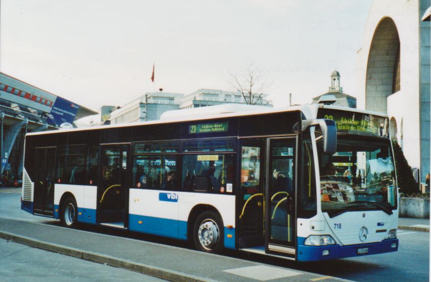 (113'424) - VBL Luzern - Nr. 718/LU 202'666 - Mercedes (ex Heggli, Kriens Nr. 718) am 26. Dezember 2008 beim Bahnhof Luzern